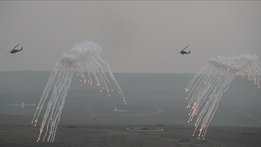 القوات المسلحة التركية تستعرض مهاراتها في مناورات بأنقرة