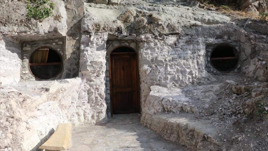 تركيا.. رحلة في أعماق التاريخ داخل منازل صخرية
