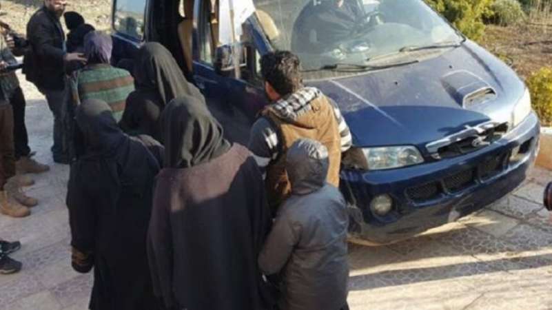 نظام الأسد يطلق سراح 24 امرأة وطفل في صفقة تبادل مع “داعش”