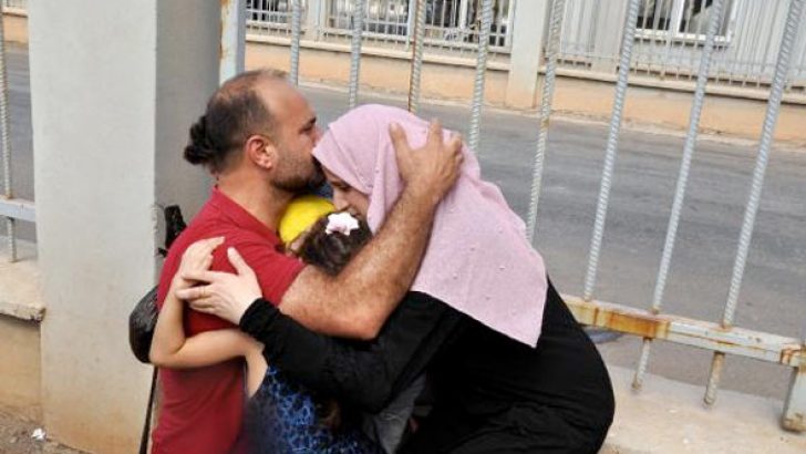 مشهد مؤثر لمواطن سوري في تركيا إجتمع مع عائلته بعد سنوات من الفراق