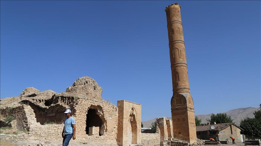 تركيا: ولاية “باطمان” تستعد لنقل مئذنة تاريخية تعود لـ 6 قرون