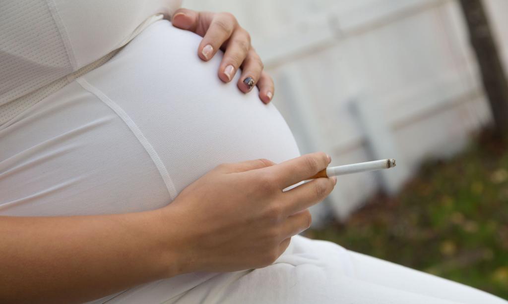 تدخين الأم الحامل يصيب وليدها بهذا المرض الخطير