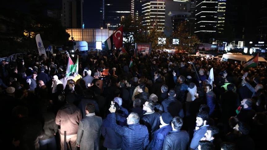 إسطنبول.. وقفة ضد العدوان الإسرائيلي وصلاة الغائب على شهداء غزة