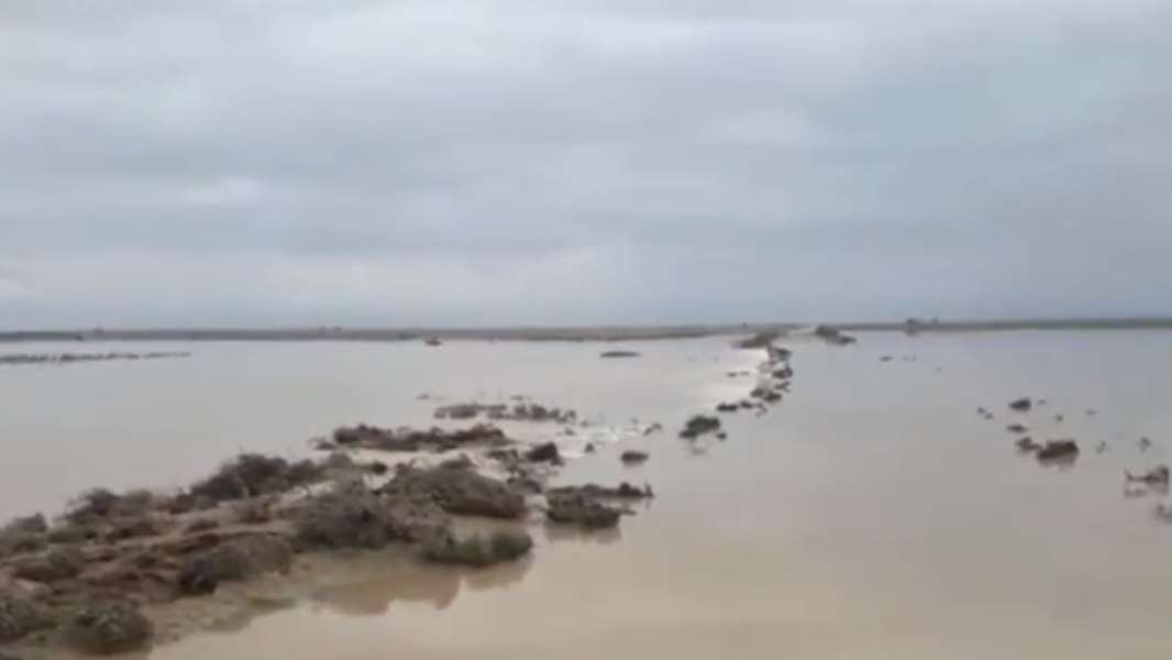 أمطار غزيرة تسبب فيضانات في ديرالزور ( صور + فيديو)