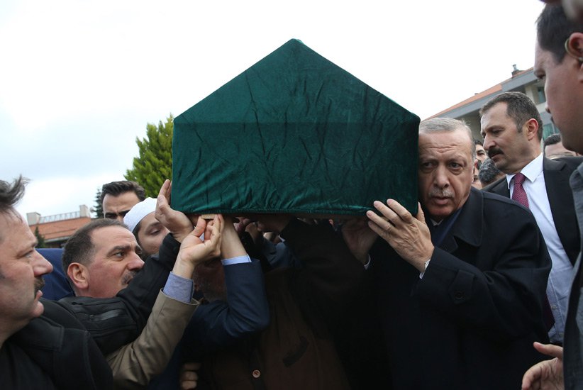 شاهد.. أردوغان ومسؤولون أتراك يشاركون في مراسم تشييع رجل الأعمال عبد الله تيفنيكلي