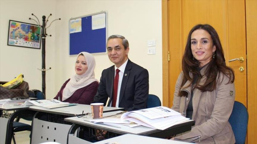 أميرة أردنية على مقاعد الدراسة تتعلم التركية