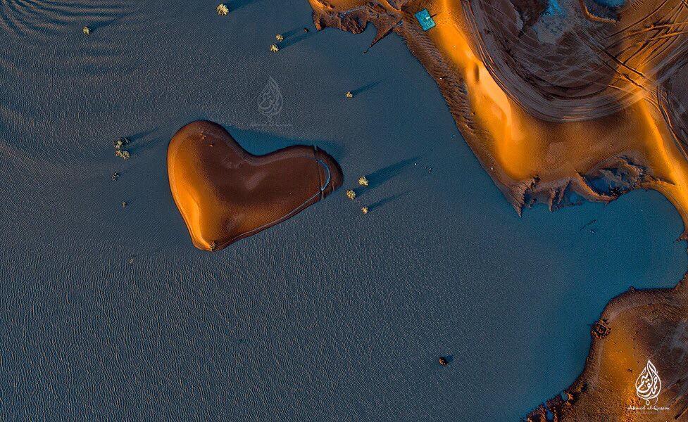 صور لا تصدق من قلب السعودية .. شاهد كيف حولت مياه الأمطار رمال الصحراء