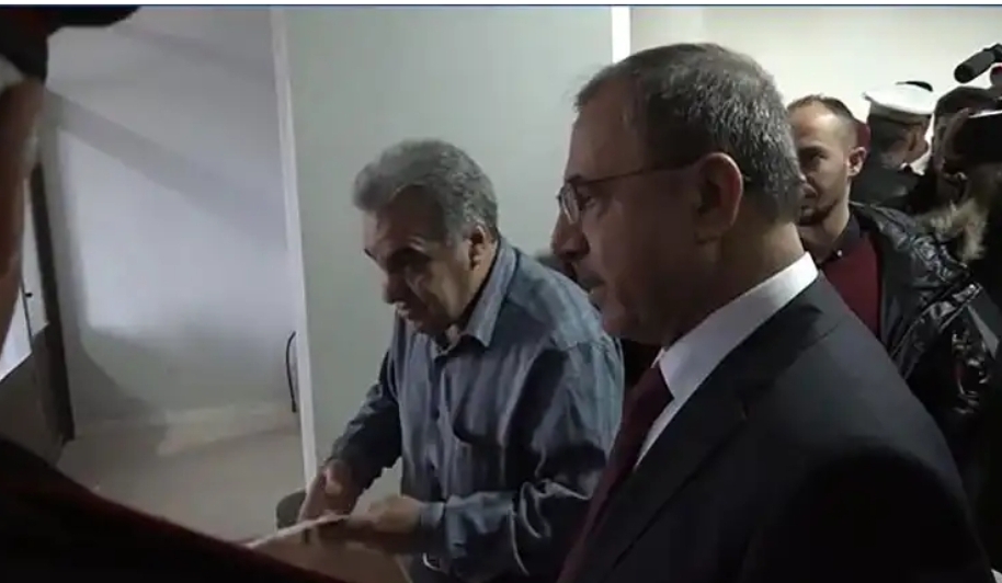 وزير داخلية الأسد يحقق بسرقة 50 ليرة (فيديو)