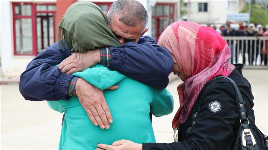 فرحة كبيرة تغمر عائلة سورية التقت بابنتها بعد عام ونصف من العلاج في تركيا