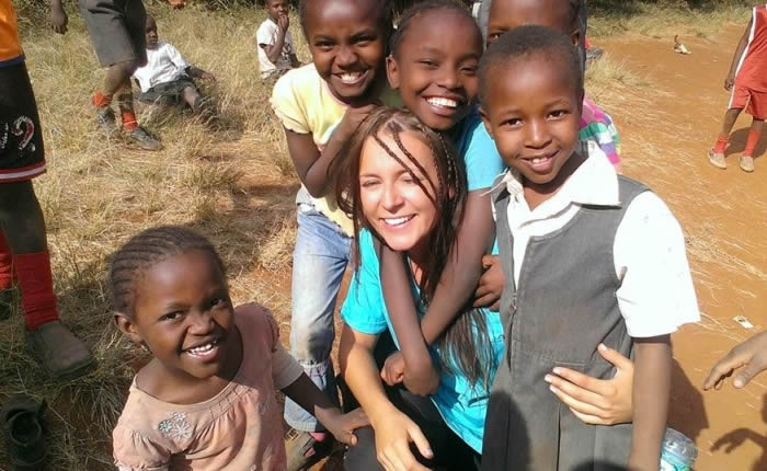 مساعدات تركية لأطفال أيتام في أوغندا