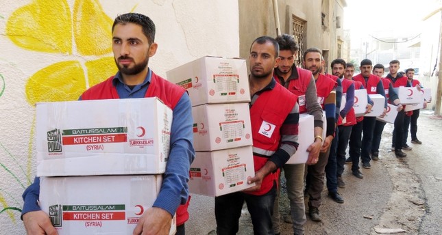 الهلال الأحمر التركي يوزع مساعدات على 200 أسرة في كركوك
