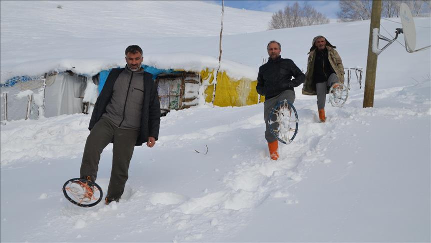 “هديك”.. ملاذ القرويين الأتراك لممارسة السير فوق الثلوج