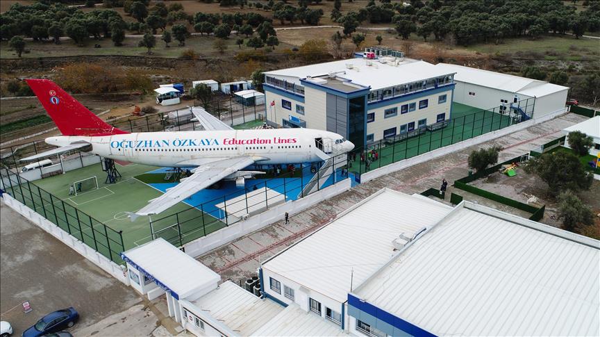 مدرسة تركية تحول طائرة لفصل دراسي (صور)