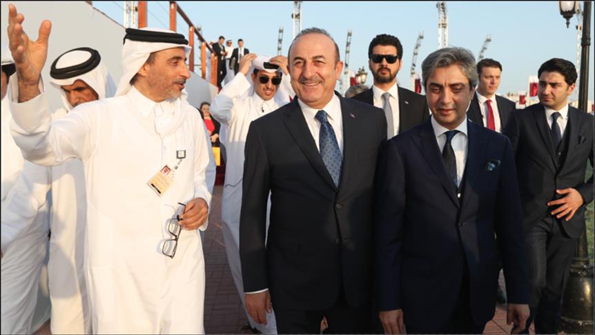 وزير الخارجية التركي يزور فعاليات اليوم الوطني القطري برفقة “مراد علمدار”