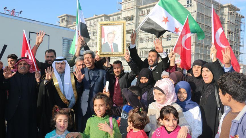 سوريون بتركيا يبتهلون لله نصرة لعملية تحرير شرق الفرات