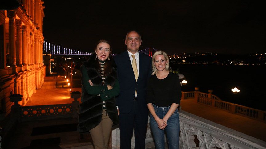 Kültür ve Turizm Bakanı Mehmet Nuri Ersoy, ABD’li sinema yıldızı ve yönetmen Elizabeth Banks'ı, Çırağan Sarayı'nda kabul etti. Kabulde bakan Ersoy'un eşi Pervin Ersoy (solda) yer aldı. ( Arif Hüdaverdi Yaman - Anadolu Ajansı )
