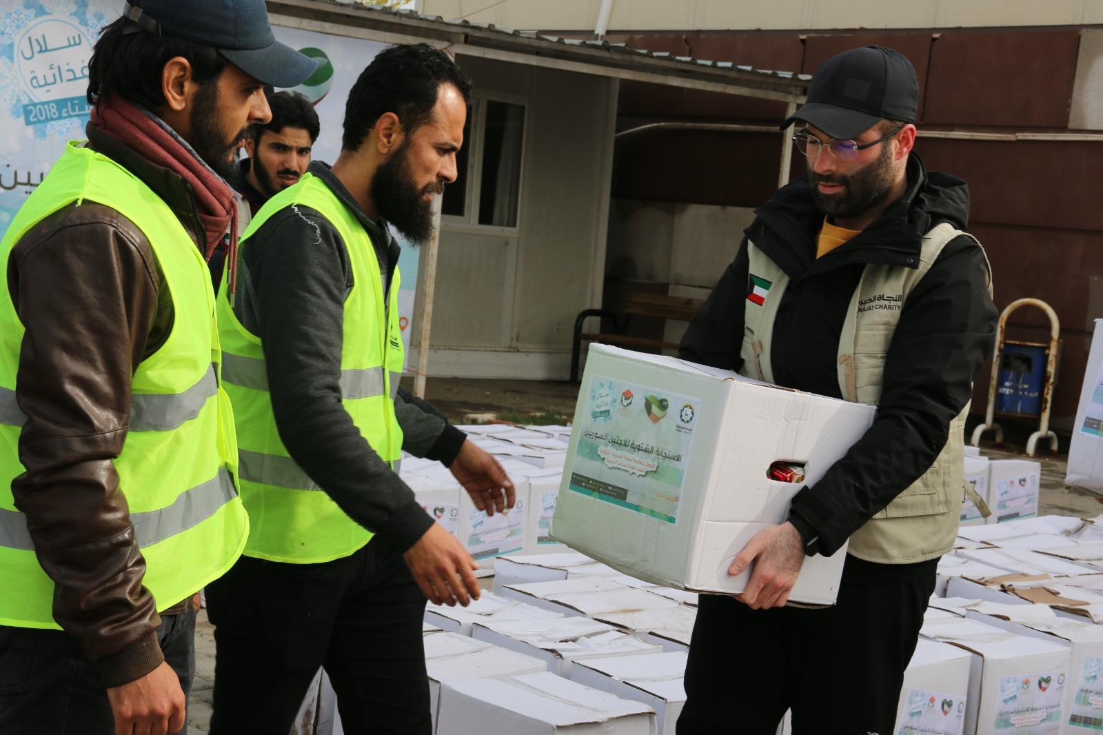 توزيع مساعدات انسانية للاجئين سوريين جنوب تركيا