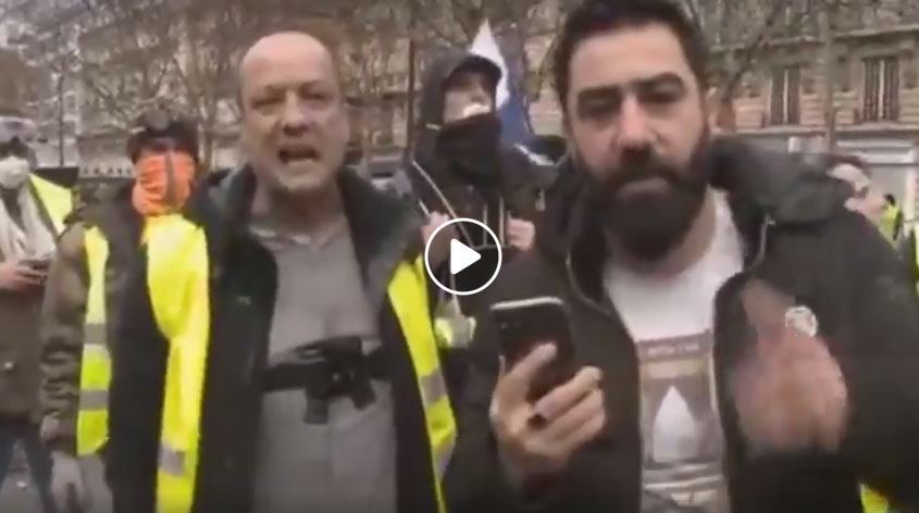 “يلعن روحك يا حافظ” .. شاب سوري يفاجئ قناة لبنانية خلال تغطيتها الاحتجاجات الفرنسية (شاهد)