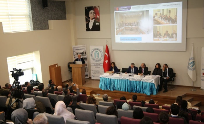 محاضرة هامة يلقيها دكتور جامعي تركي شهير عن السوريين في تركيا