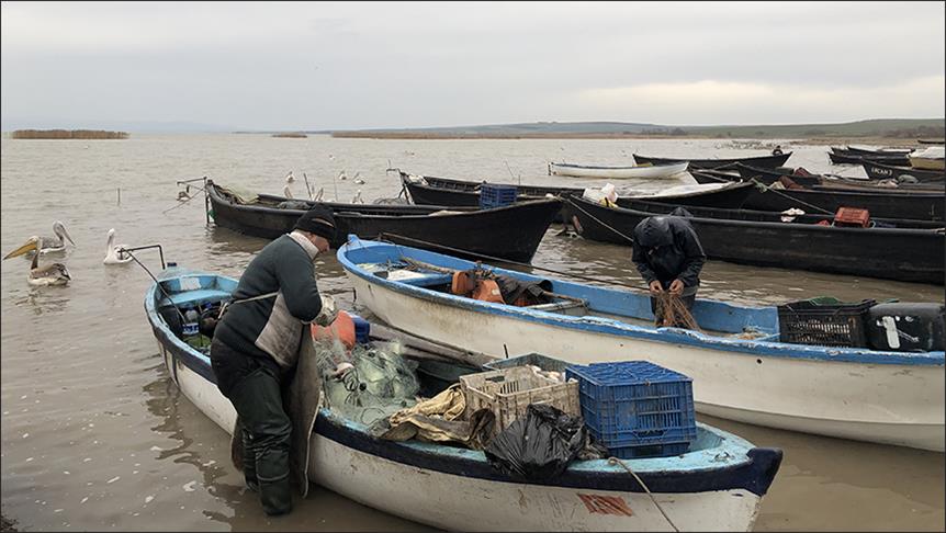 صيادو سمك أتراك يتوارثون “الصنارة”
