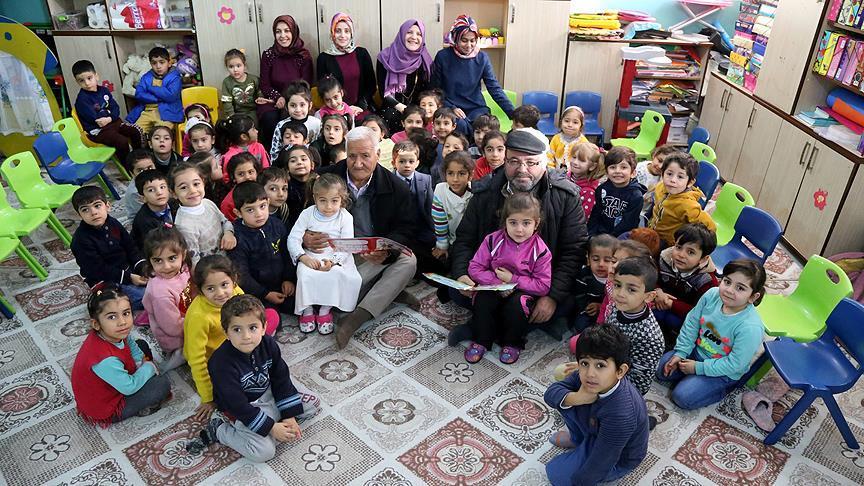 الأجداد يروون حكاويهم في رياض الأطفال التركية