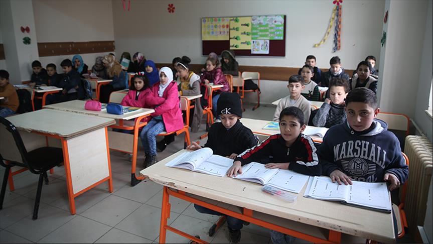 تلاميذ أكراد سوريون يتوقون للعودة إلى بلادهم