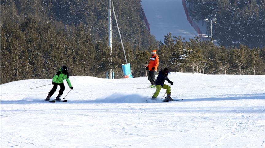إقبال سياحي على “بلان دوكان” للتزلج في تركيا خلال عطلة المدارس