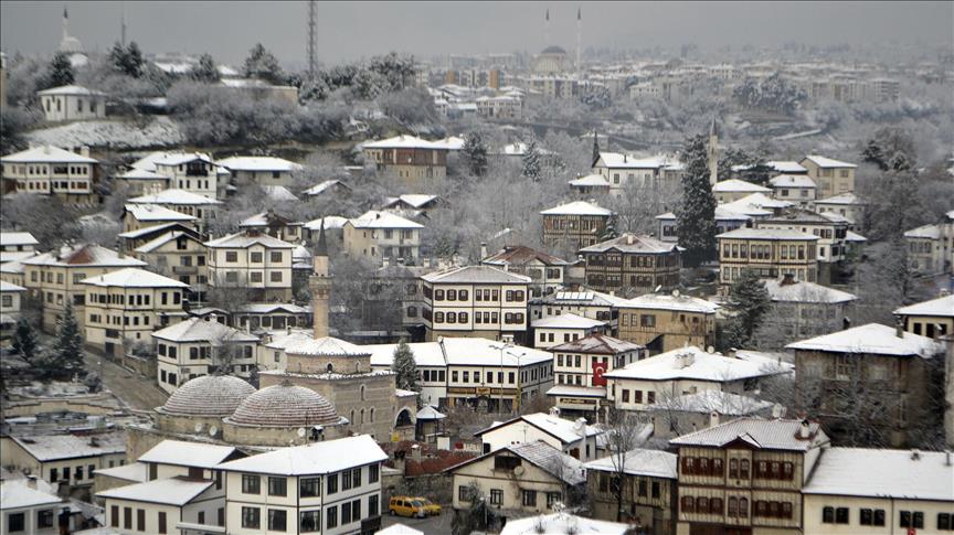 البنايات التاريخية في “صفران بولو” التركية ترتدي حلتها البيضاء!