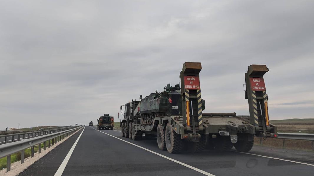 لأول مرة .. الجيش التركي يحشد قواته عند الحدود مقابل الحسكة (صور)