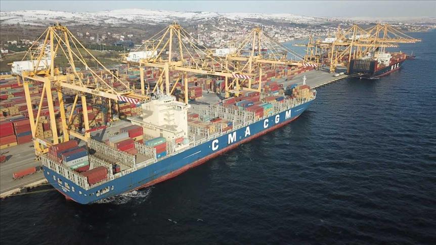سفينة ضخمة بطول 300 متر ترسوا إلى أكبر ميناء بتركيا
