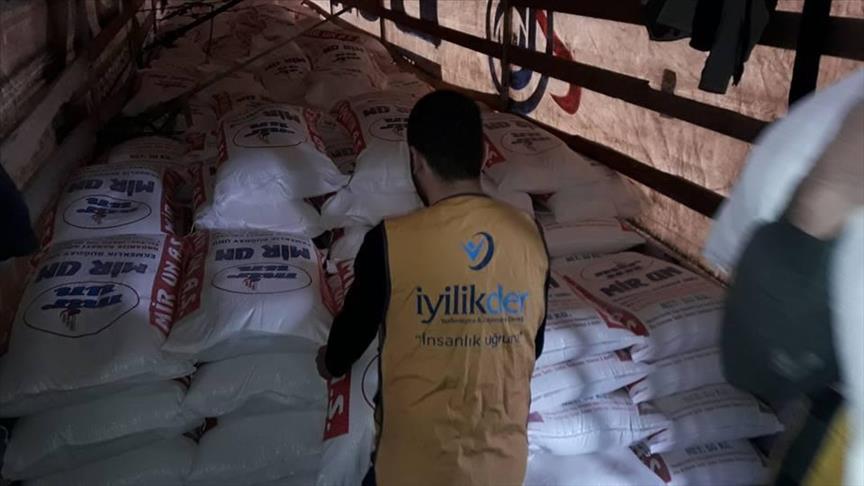 جمعية تركية ترسل 25 طنا من الدقيق إلى العائلات النازحة في إدلب