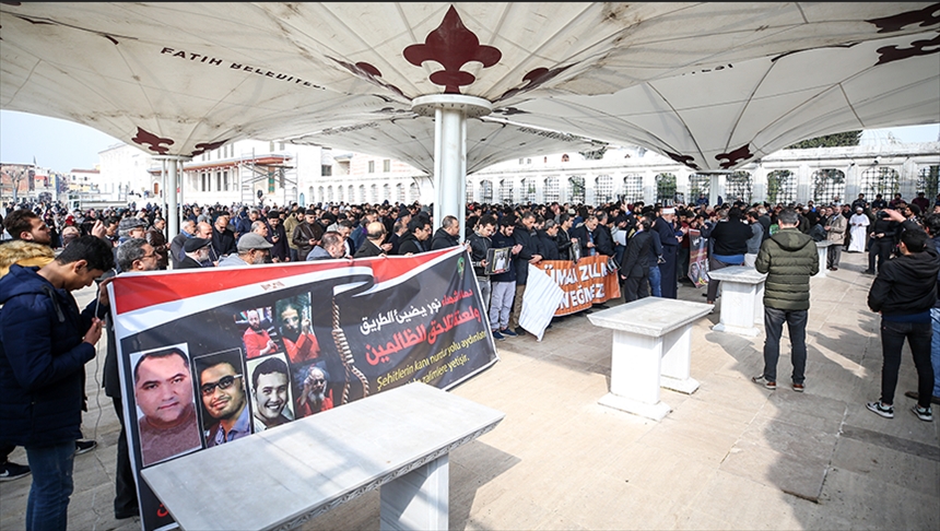 اسطنبول.. المئات يصلون صلاة الغائب على 9 شباب أعدموا بمصر