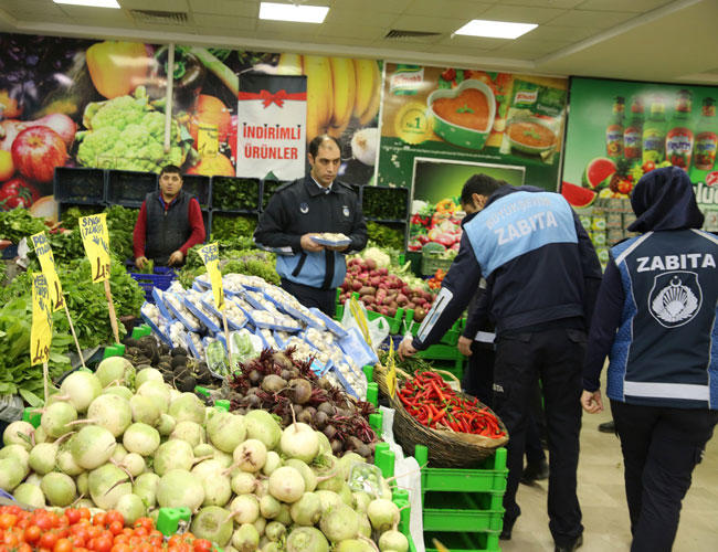 الحكومة التركية تراقب أسعار الخضروات والفواكه للحد من المبالغة في التسعير