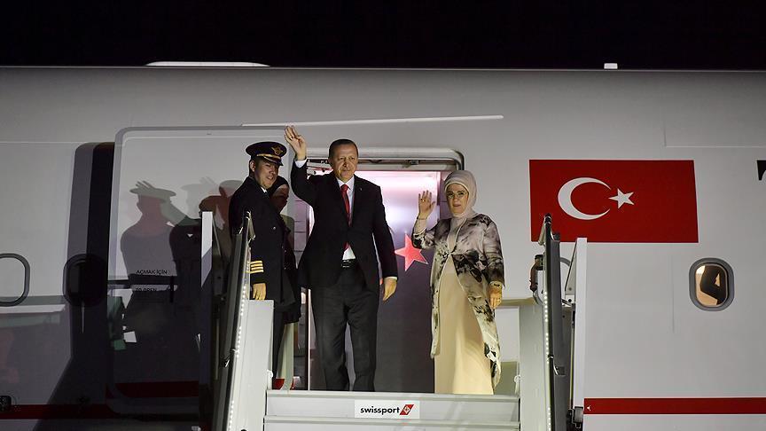الرئيس أردوغان وعقيلته في الطائرة الرئاسية