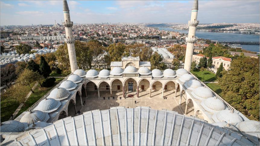 فنانة تركية توثق أبنية تاريخية برسومات مصغرة