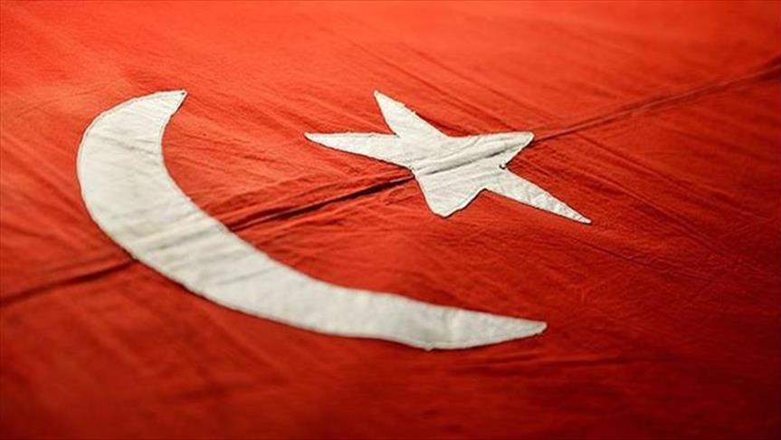 العلم التركي يعانق أذان مسجد عثماني عاد للارتفاع في جنوب إفريقيا