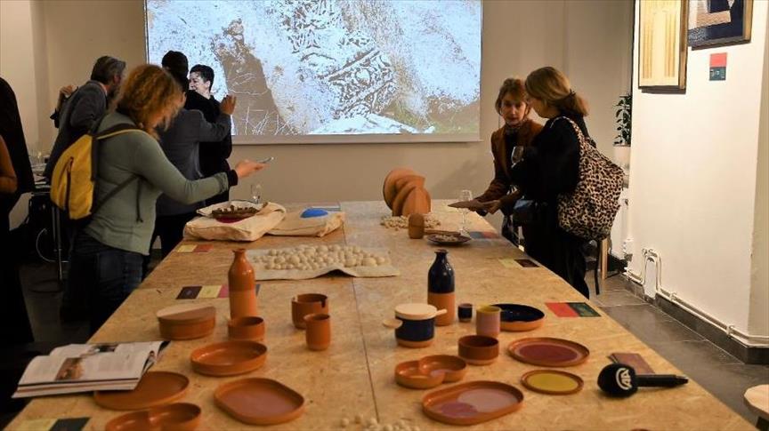 تصاميم بأيدي نساء من سوريا وتركيا في معرض بالعاصمة السويدية