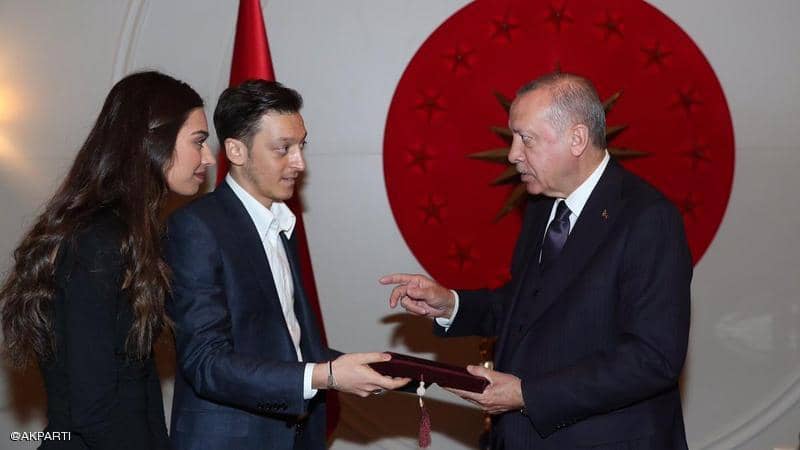 ما علاقة أردوغان بزفاف مسعود أوزيل وخطيبته التركية؟