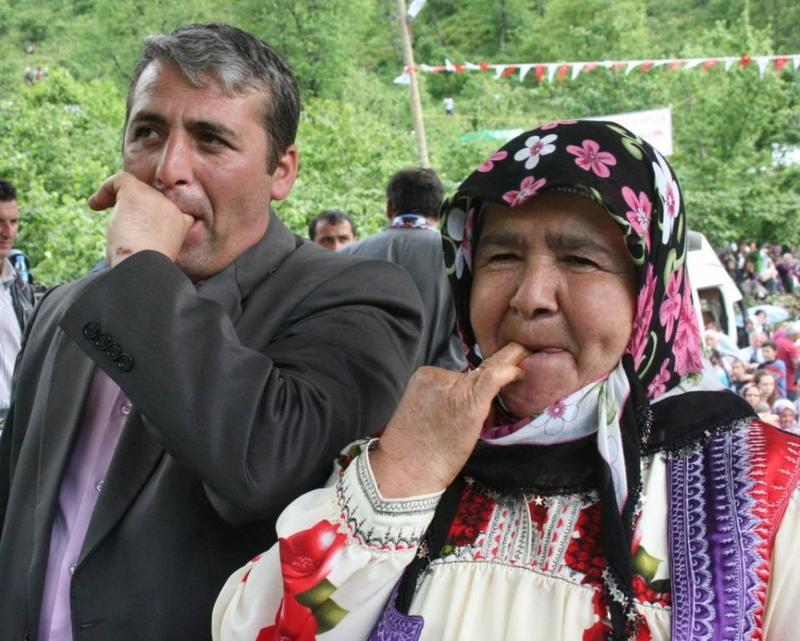 قرية تركية يتحدث سكانها بلغة “الطيور” مع بعضهم .. فما هو السبب !!