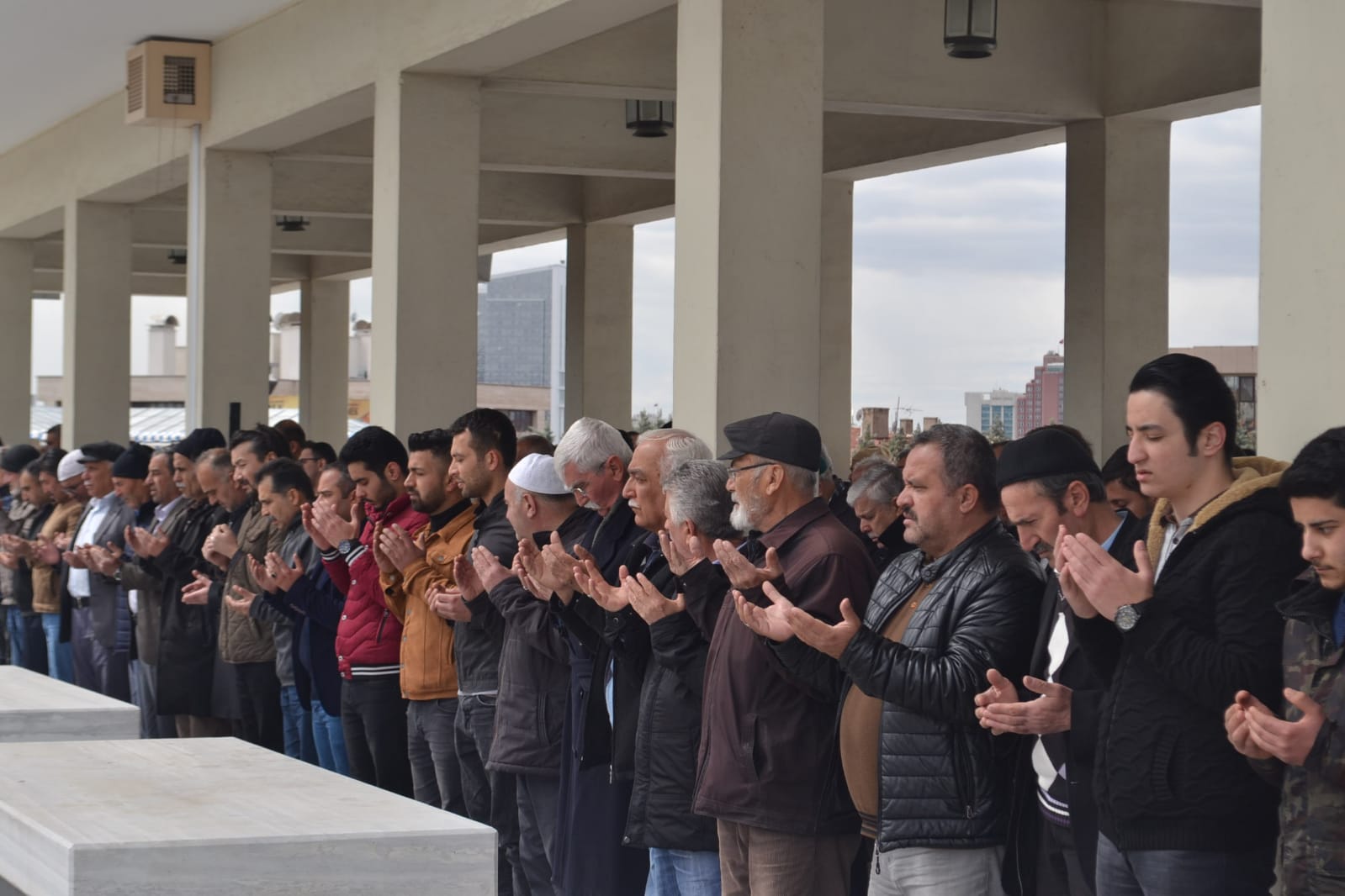 العراقيون في تركيا يقيمون صلاة الغائب على ضحايا العبارة