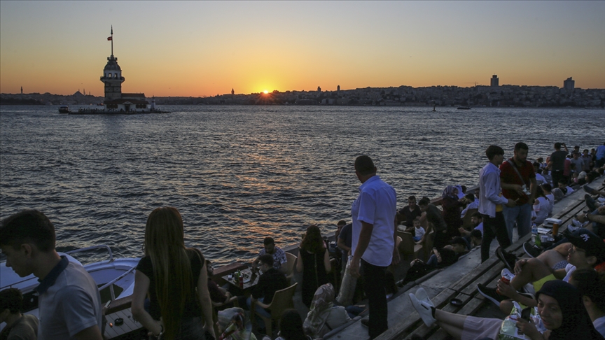 ساحل أوسكدار.. إطلالة إسطنبول الآسيوية تأسر السائحين العرب (تقرير)
