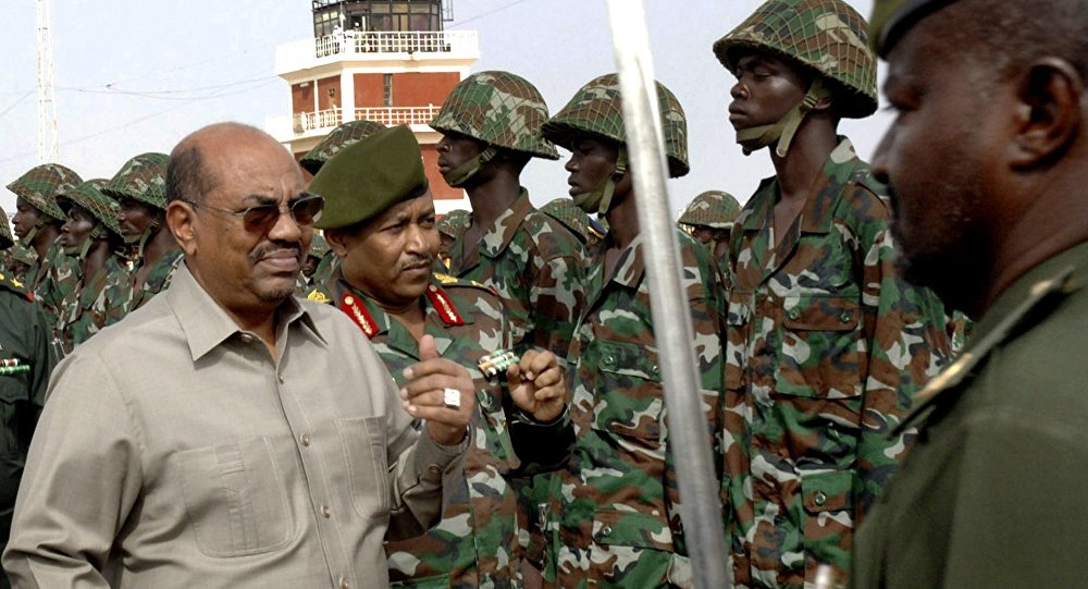 الجيش السوداني ينتشر بمحيط القصر.. ترقب إعلان الإطاحة البشير