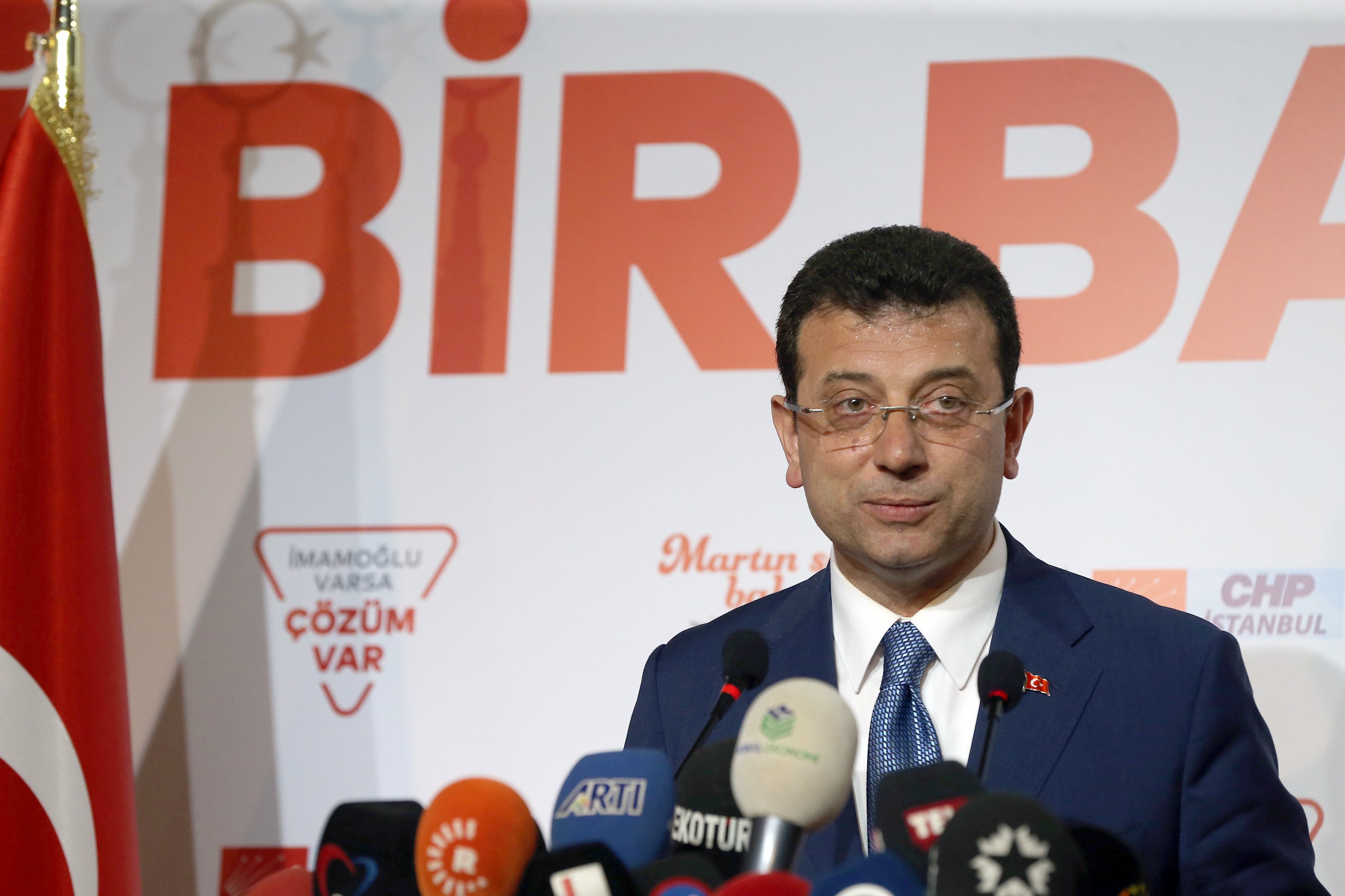 مرشح الحزب المعارض يطالب بتسليمه مضبطة رئاسة البلدية باسطنبول