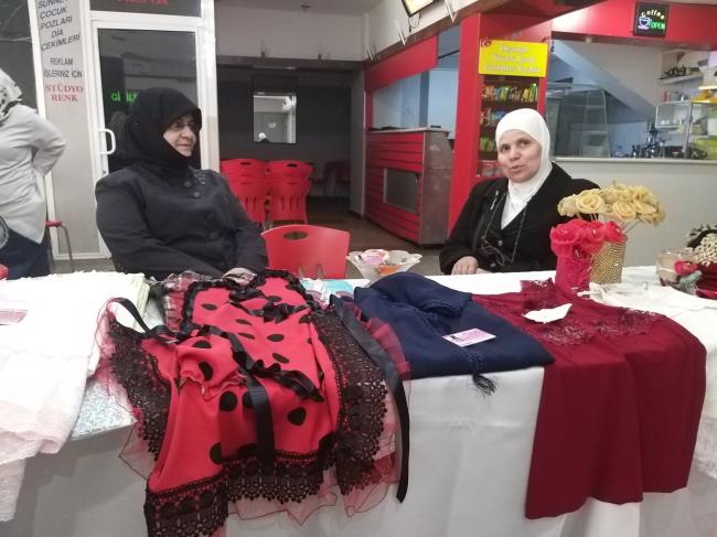 تقديم أدوات خياطة لنساء سوريات بتركيا بدعم قطري