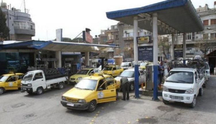 نظام الأسد يُصدر تعميماً لمواجهة أزمة البنزين بالرقص والتهكّم