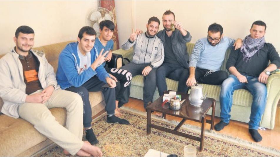 السوريون أكثر شباباً..إعلامي تركي يطالب بحل مشكلة البطالة للسوريين والأتراك