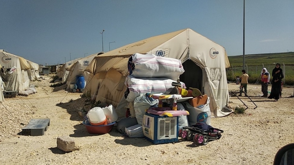 السلطات التركية تعطي امرأ باخلاء مخيم للاجئين السوريين