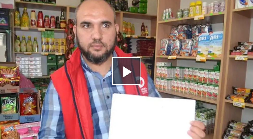 مواطن تركي يشتري دفتر الديون بمبلغ 6000 ليرة تركي