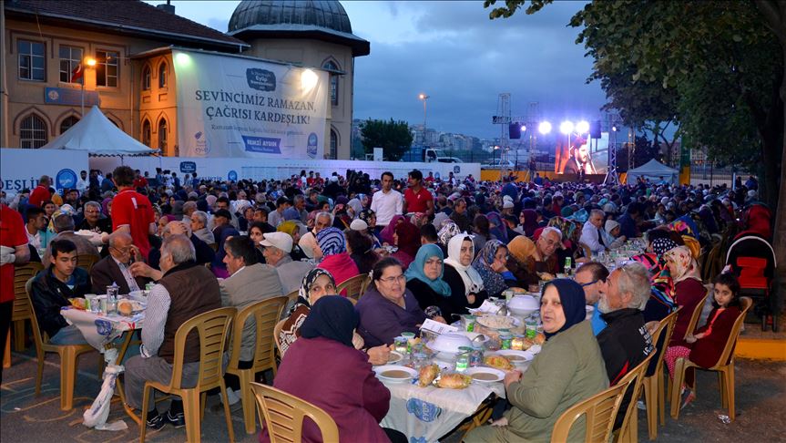 موائد رمضانية في إسطنبول 
