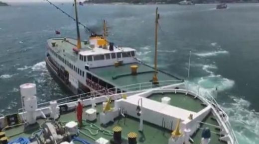 سفينتين بمضيق البوسفور بمدينة إسطنبول (فيديو)